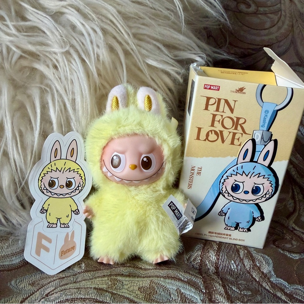 LABUBU “F” Pin For Love